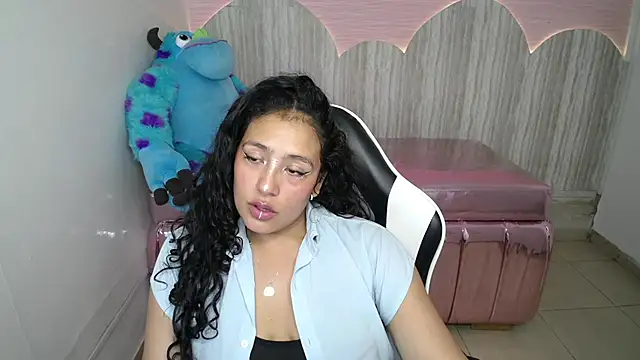 Snapshot of tamara_brown_t chatting on 11/20/25, 02:45 tamara brown t online show from 11/20/25, 02:45