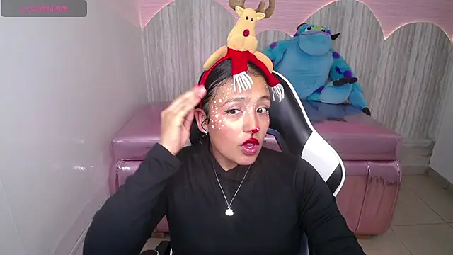 Snapshot of tamara_brown_t chatting on 11/21/25, 02:43 tamara brown t online show from 11/21/25, 02:43