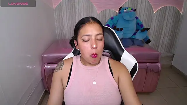 Snapshot of tamara_brown_t chatting on 11/22/25, 02:43 tamara brown t online show from 11/22/25, 02:43