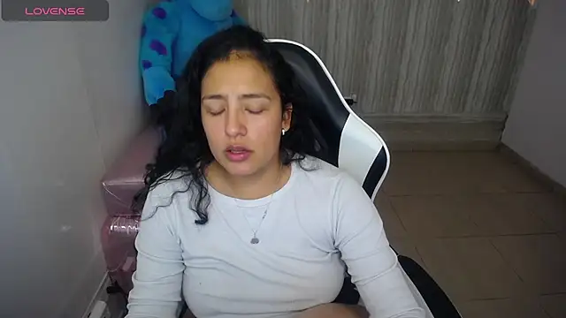 Snapshot of tamara_brown_t chatting on 12/04/25, 02:43 tamara brown t online show from 12/04/25, 02:43