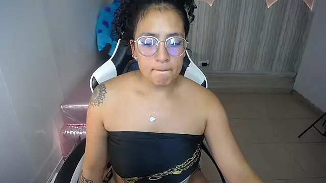 Snapshot of tamara_brown_t chatting on 12/16/25, 08:08 tamara brown t online show from 12/16/25, 08:08