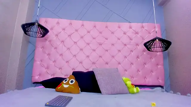 Snapshot of Mia_Horney chatting on 11/28/25, 02:09 Mia Horney online show from 11/28/25, 02:09