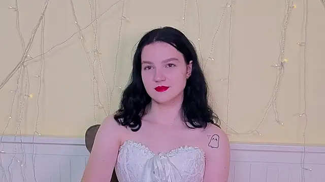 Snapshot of LatinaHuguenin chatting on 11/16/25, 07:25 LatinaHuguenin online show from 11/16/25, 07:25