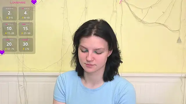 Snapshot of LatinaHuguenin chatting on 12/15/25, 07:01 LatinaHuguenin online show from 12/15/25, 07:01