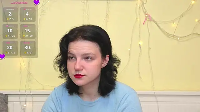 Snapshot of LatinaHuguenin chatting on 12/18/25, 07:03 LatinaHuguenin online show from 12/18/25, 07:03