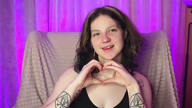 LatinaHuguenin online show from 03/18/26, 07:06