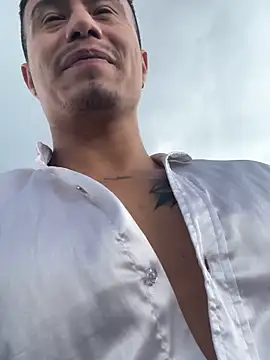 Snapshot of RaySullivan chatting on 11/11/25, 06:41 RaySullivan online show from 11/11/25, 06:41