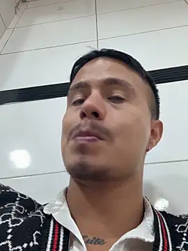 Snapshot of RaySullivan chatting on 11/16/25, 02:39 RaySullivan online show from 11/16/25, 02:39