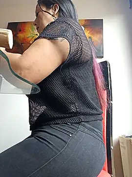 Snapshot of misshot_02 chatting on 11/13/25, 04:28 misshot 02 online show from 11/13/25, 04:28