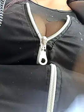 Snapshot of misshot_02 chatting on 12/04/25, 06:05 misshot 02 online show from 12/04/25, 06:05