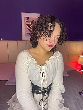 Snapshot of _sarahRose chatting on 12/14/25, 12:32 sarahRose online show from 12/14/25, 12:32