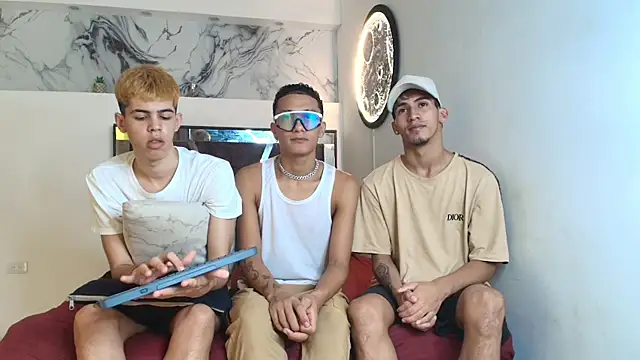 Snapshot of IMPERIO_ROMANO chatting on 12/04/25, 07:22 IMPERIO ROMANO online show from 12/04/25, 07:22