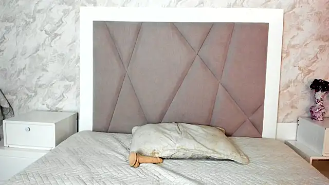 Madhison 5 online show from 12/22/25, 08:28