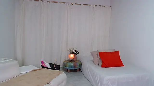 CoralReyes IH online show from 11/19/25, 10:48