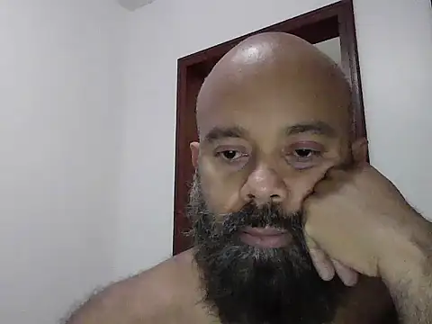 Snapshot of naughtybearbr chatting on 11/11/25, 05:29 naughtybearbr online show from 11/11/25, 05:29