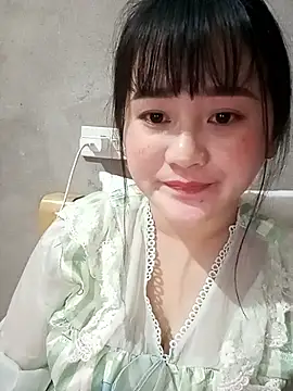 Snapshot of Anngela_18 chatting on 11/11/25, 12:05 Anngela 18 online show from 11/11/25, 12:05