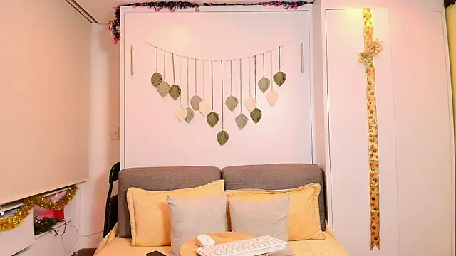 irisrossee  online show from 01/15/26, 03:22