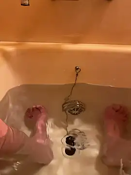 Snapshot of houkeiboy78 chatting on 12/20/25, 10:11 houkeiboy78 online show from 12/20/25, 10:11