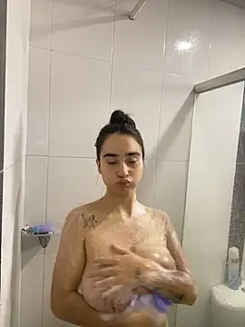 Snapshot of sara2123 chatting on 11/06/25, 04:41 sara2123 online show from 11/06/25, 04:41