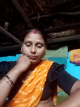 Snapshot of MiniBeast_2 chatting on 11/05/25, 04:29 MiniBeast 2 online show from 11/05/25, 04:29