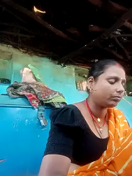 Snapshot of MiniBeast_2 chatting on 11/06/25, 04:35 MiniBeast 2 online show from 11/06/25, 04:35