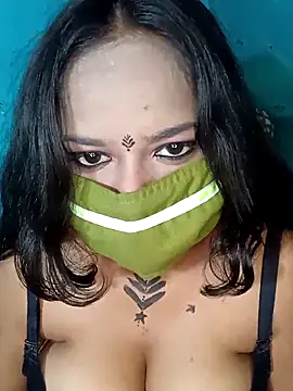 Snapshot of V_HOT_CUTE chatting on 11/17/25, 10:21 V HOT CUTE online show from 11/17/25, 10:21