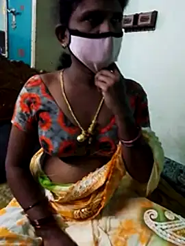 Snapshot of Couple1114 chatting on 11/08/25, 10:04 Couple1114 online show from 11/08/25, 10:04