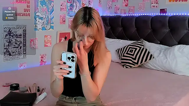 CindyMoriLove online show from 04/15/26, 06:09