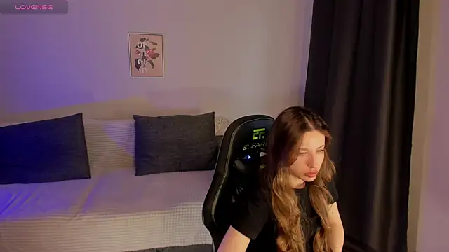 Snapshot of eirakiliana chatting on 11/19/25, 07:30 eirakiliana online show from 11/19/25, 07:30