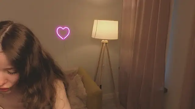 Snapshot of eirakiliana chatting on 12/05/25, 08:12 eirakiliana online show from 12/05/25, 08:12