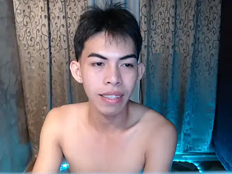 Snapshot of Urhotsilverboy chatting on 11/27/25, 04:03 Urhotsilverboy online show from 11/27/25, 04:03