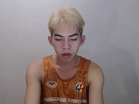 Snapshot of Urhotsilverboy chatting on 05/29/26, 03:43 Urhotsilverboy online show from 05/29/26, 03:43