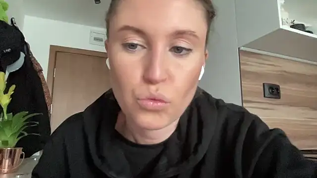 Ameli8 online show from 12/22/25, 12:24