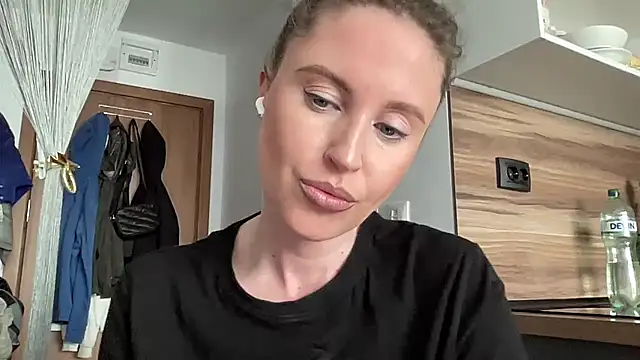 Ameli8 online show from 04/17/26, 02:09