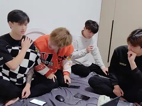 xiaomeng2563 online show from 11/12/25, 12:05