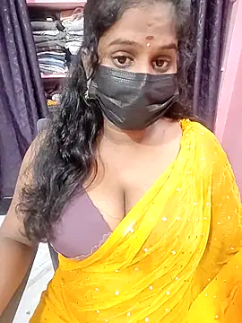 Snapshot of Keerthee_ chatting on 11/10/25, 11:53 Keerthee online show from 11/10/25, 11:53