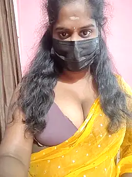 Snapshot of Keerthee_ chatting on 11/11/25, 09:20 Keerthee online show from 11/11/25, 09:20