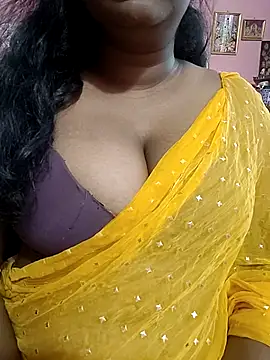 Snapshot of Keerthee_ chatting on 11/13/25, 08:24 Keerthee online show from 11/13/25, 08:24