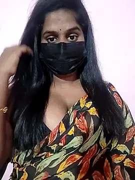 Snapshot of Keerthee_ chatting on 11/17/25, 03:40 Keerthee online show from 11/17/25, 03:40