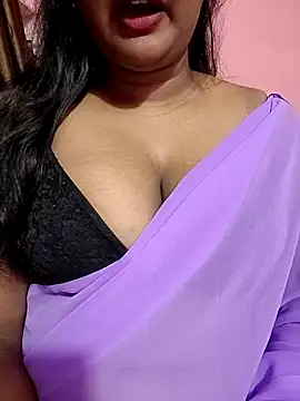 Snapshot of Keerthee_ chatting on 11/21/25, 05:22 Keerthee online show from 11/21/25, 05:22