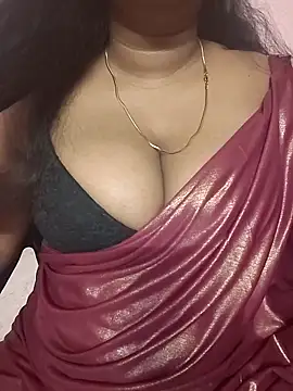 Snapshot of Keerthee_ chatting on 12/21/25, 06:04 Keerthee online show from 12/21/25, 06:04