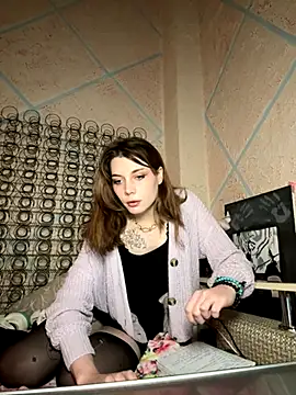 Snapshot of MiaDinA chatting on 11/11/25, 01:00 MiaDinA online show from 11/11/25, 01:00