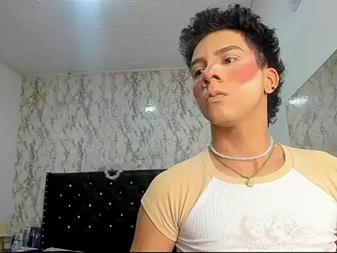 Snapshot of Lovers_Spicy chatting on 11/22/25, 07:02 Lovers Spicy online show from 11/22/25, 07:02