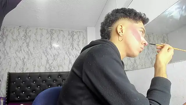 Snapshot of Lovers_Spicy chatting on 12/02/25, 01:17 Lovers Spicy online show from 12/02/25, 01:17