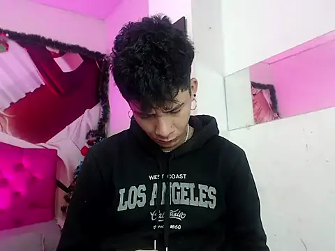 Snapshot of Lovers_Spicy chatting on 12/18/25, 12:11 Lovers Spicy online show from 12/18/25, 12:11