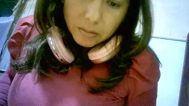 Snapshot of Zulreyna chatting on 06/20/26, 05:10 Zulreyna online show from 06/20/26, 05:10
