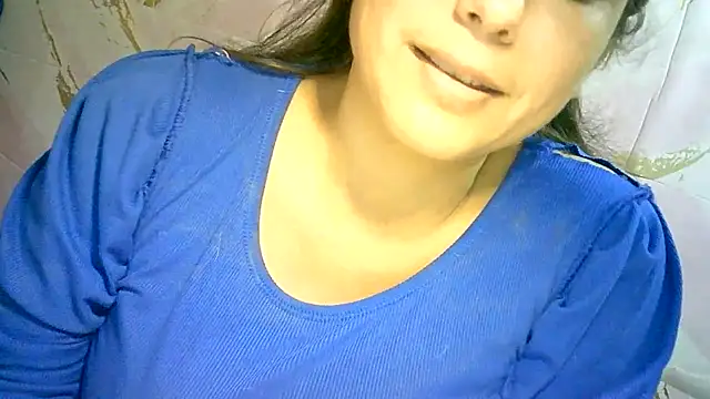 Snapshot of Zulreyna chatting on 07/16/26, 05:02 Zulreyna online show from 07/16/26, 05:02