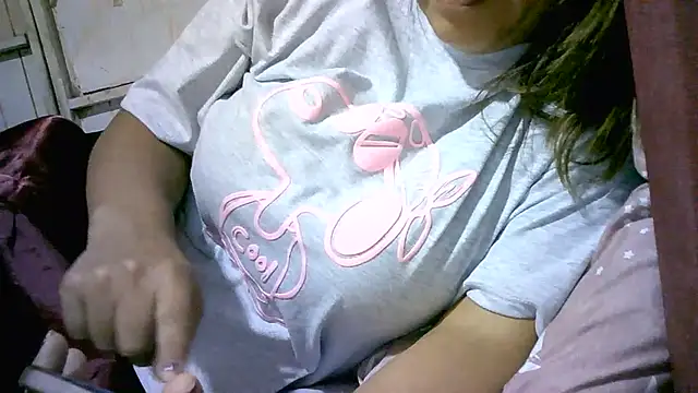 Snapshot of Zulreyna chatting on 07/18/26, 04:27 Zulreyna online show from 07/18/26, 04:27