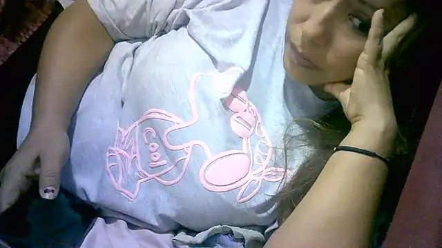 Snapshot of Zulreyna chatting on 07/25/26, 05:49 Zulreyna online show from 07/25/26, 05:49