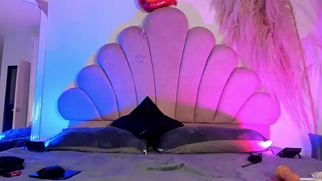 Dominique Rae online show from 03/13/26, 08:04